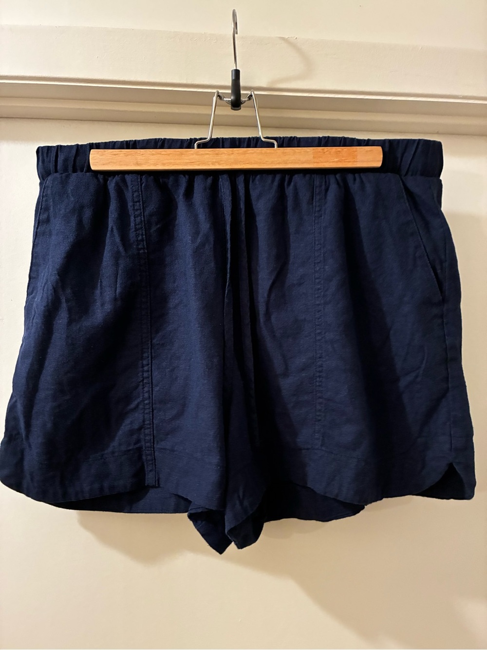 Like New Universal Thread Navy Women’s Elastic Waist Casual Linen Shorts
